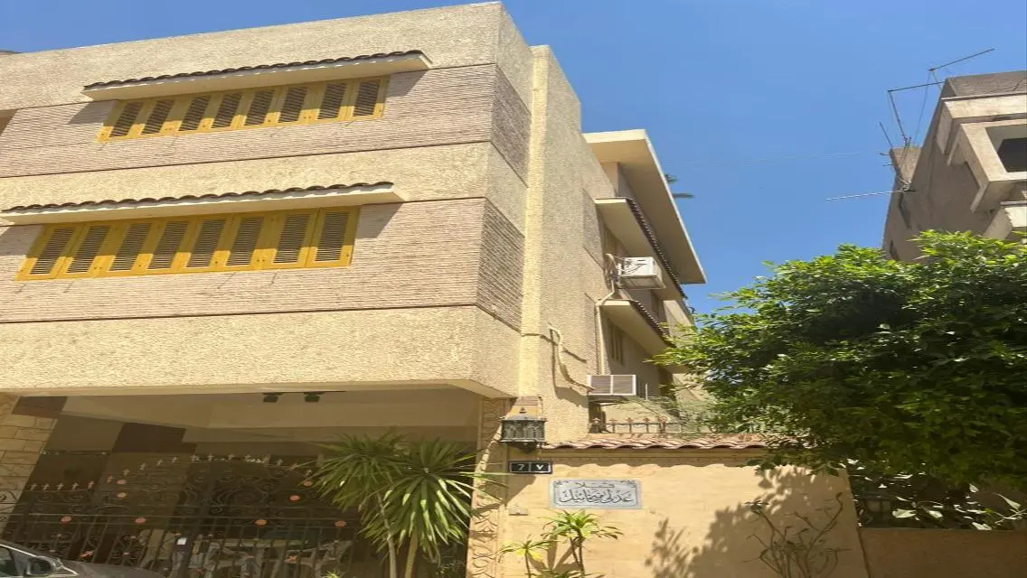 عقار كامل للبيع في الهرم موقع مميز