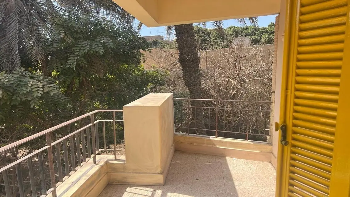 عقار كامل للبيع في الهرم موقع مميز