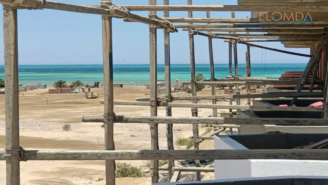 استثمارك فى عقارك -شاليهات بشاطىء خاص-تسليم 2025