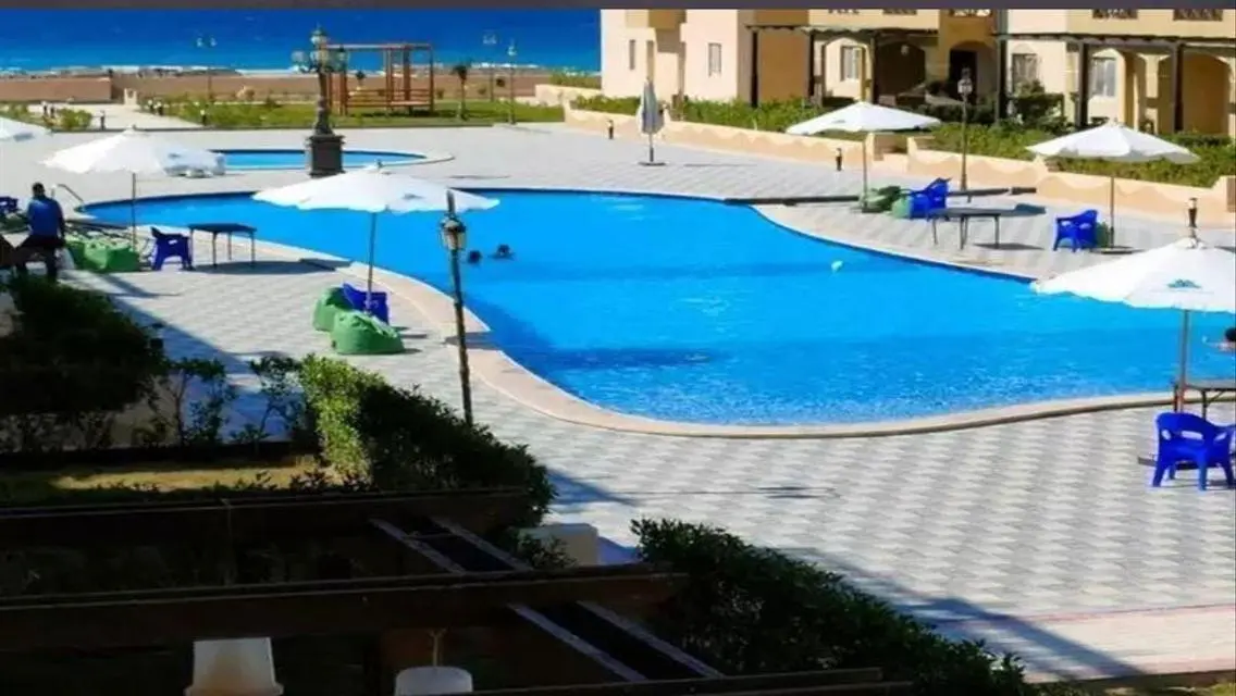 شقة فاخرة مع غرف متعددة ومرافق مميزة