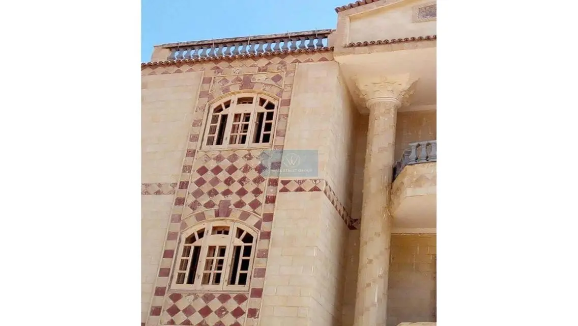 فيلا 1475 م للبيع في العبور الحي الرابع