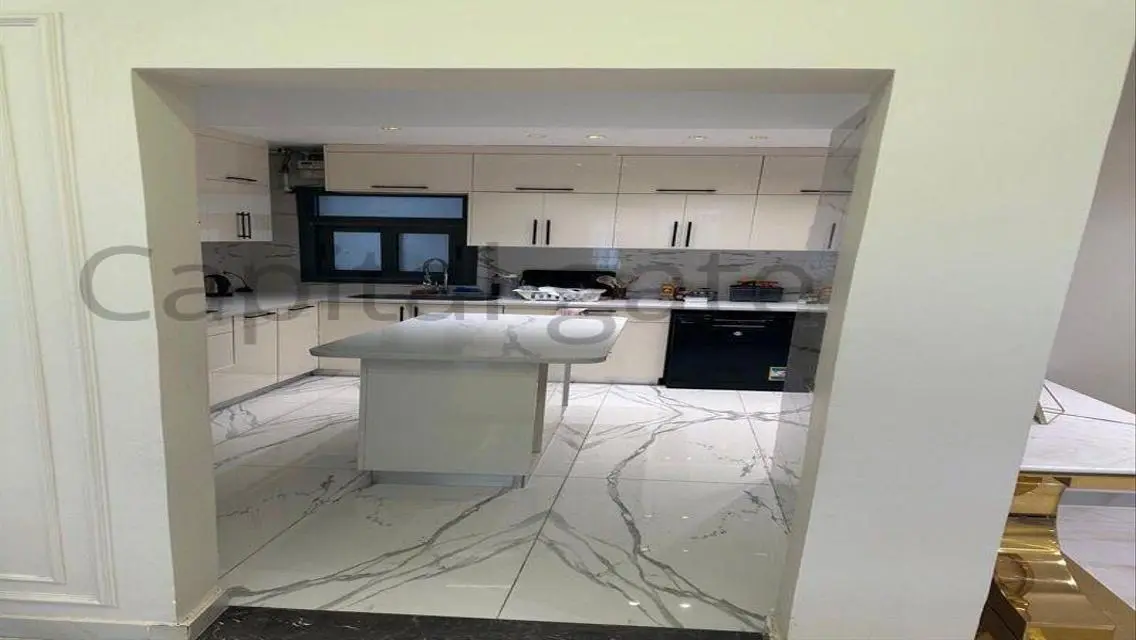 For rent fully furnished apartment in Eastown.