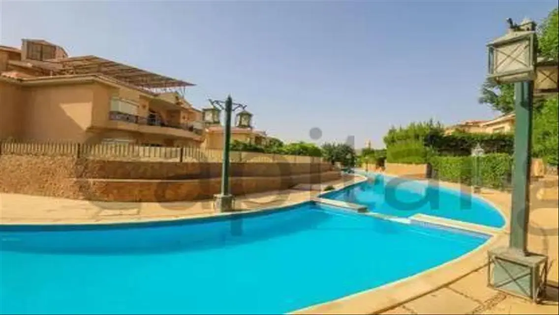 فيلا رائعة للبيع بمساحة واسعة
