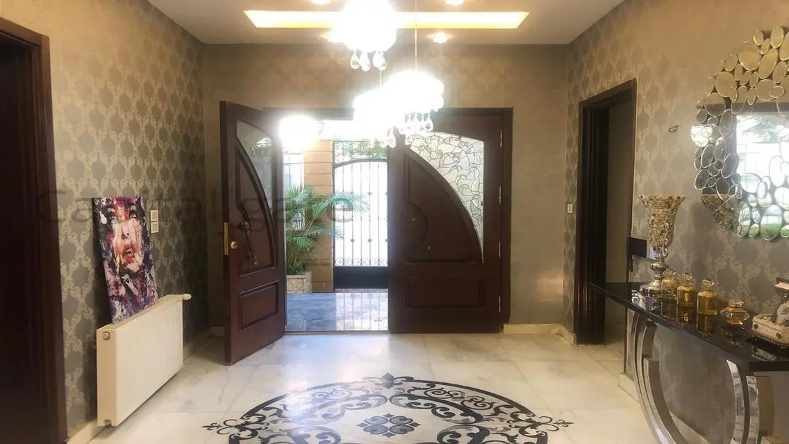للبيع فيلا فاخره بحمام سباحه وتشطيبات مميزه.