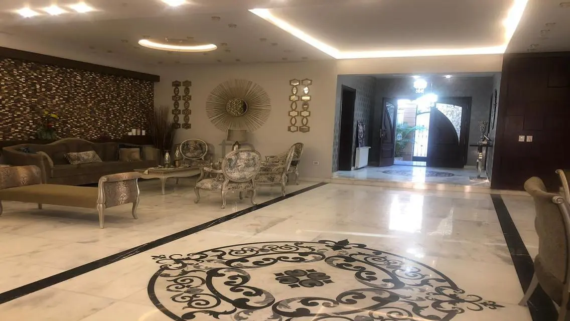 للبيع فيلا فاخره بحمام سباحه وتشطيبات مميزه.