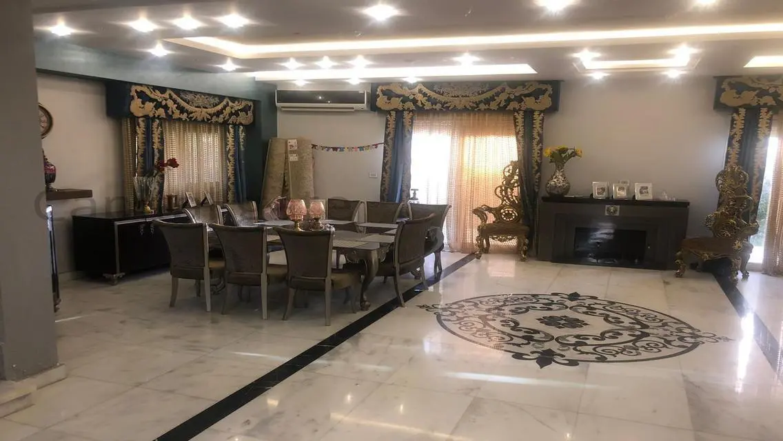 للبيع فيلا فاخره بحمام سباحه وتشطيبات مميزه.