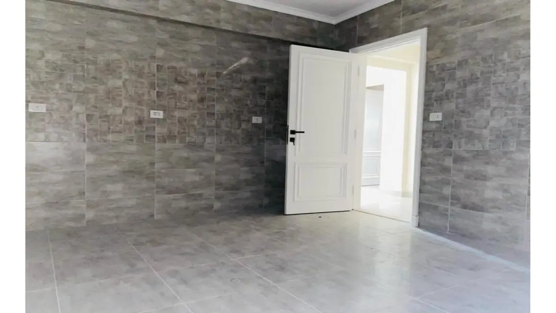 شقه للبيع فى عمارات البنفسج 