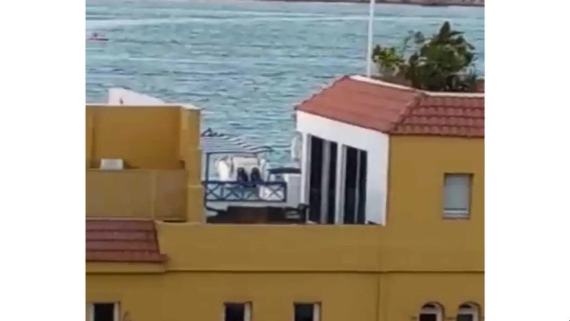 للبيع شقة فاخرة  على البحر مباشرة - مارينا 3
