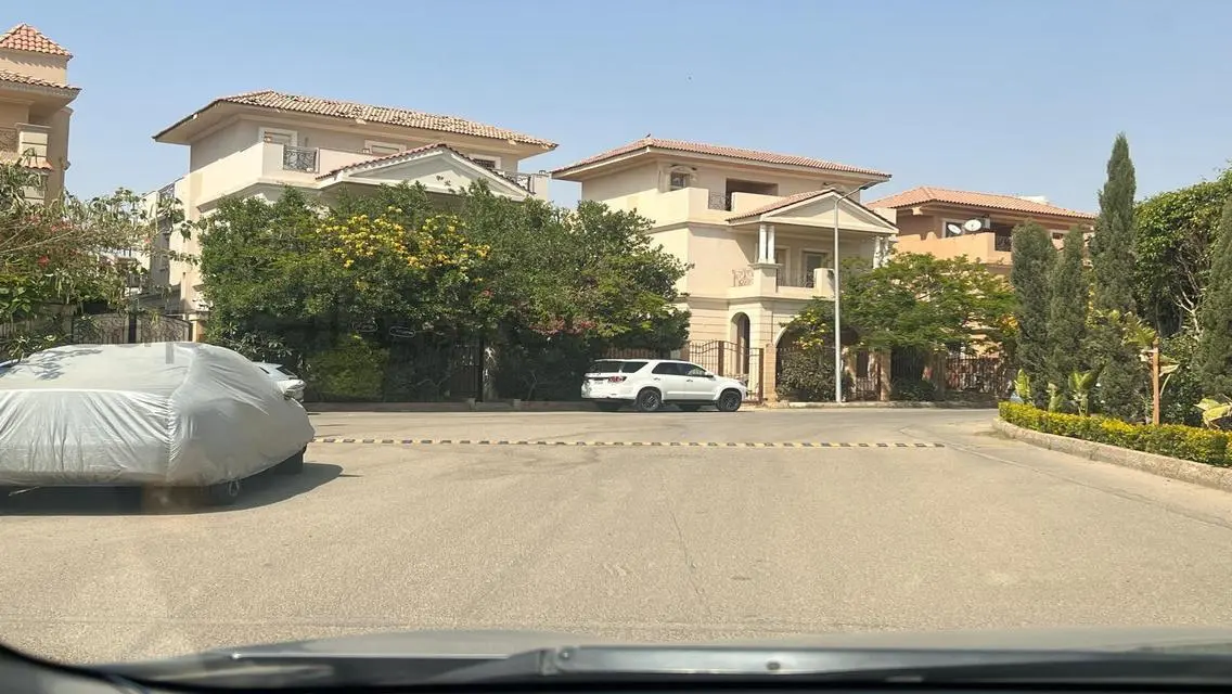 Own standalone villa with best price in Maxim.