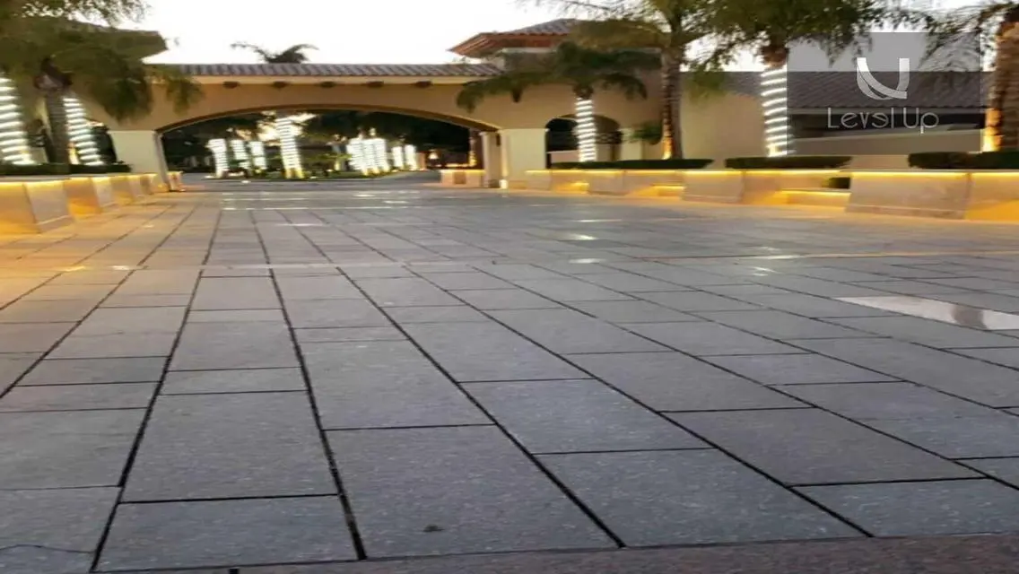 Roof for sale inside West Golf, installments