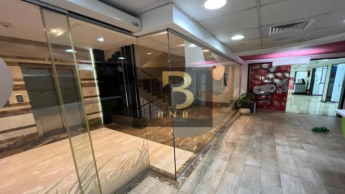 Half Administrative Floor close to 90th and Dusit