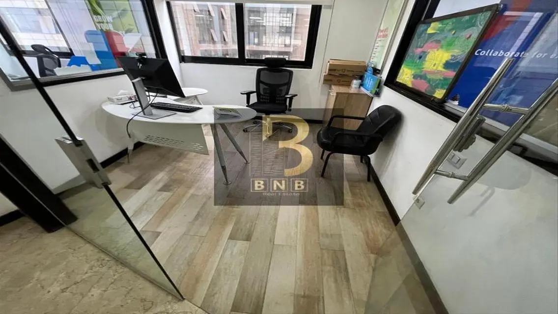 Half Administrative Floor close to 90th and Dusit