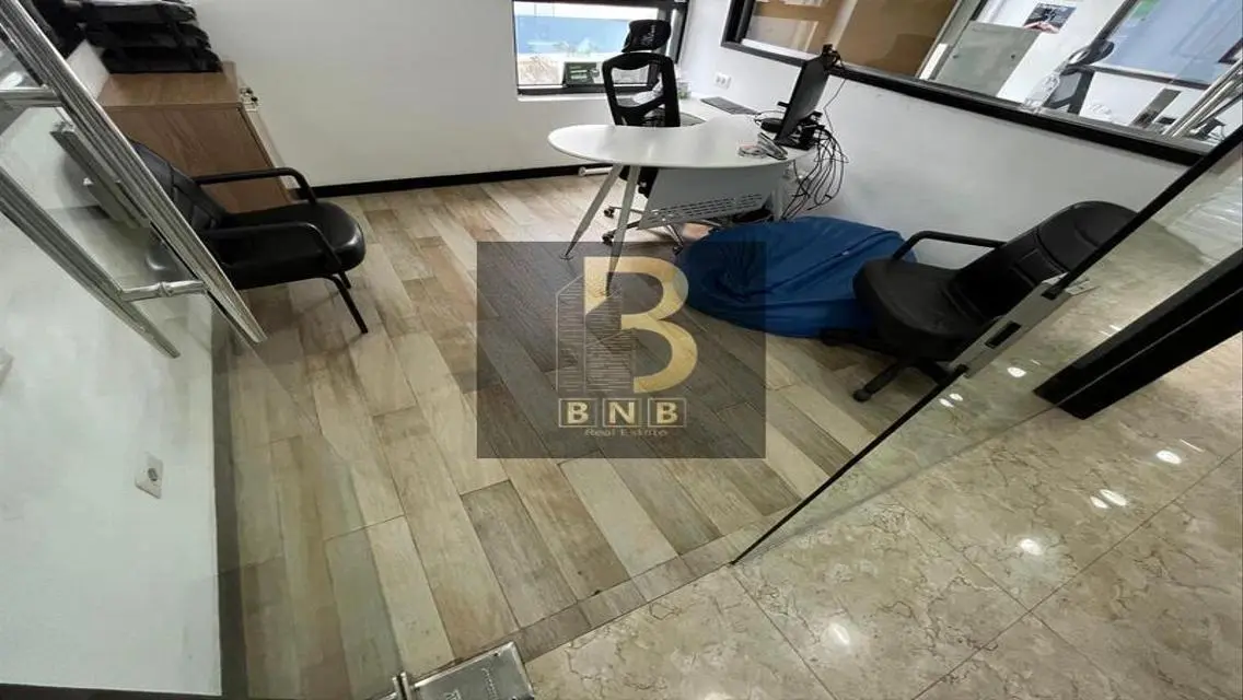 Half Administrative Floor close to 90th and Dusit