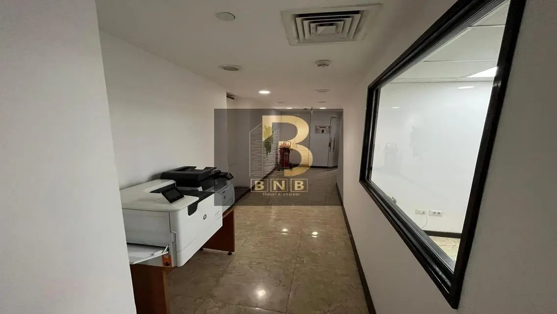 Half Administrative Floor close to 90th and Dusit