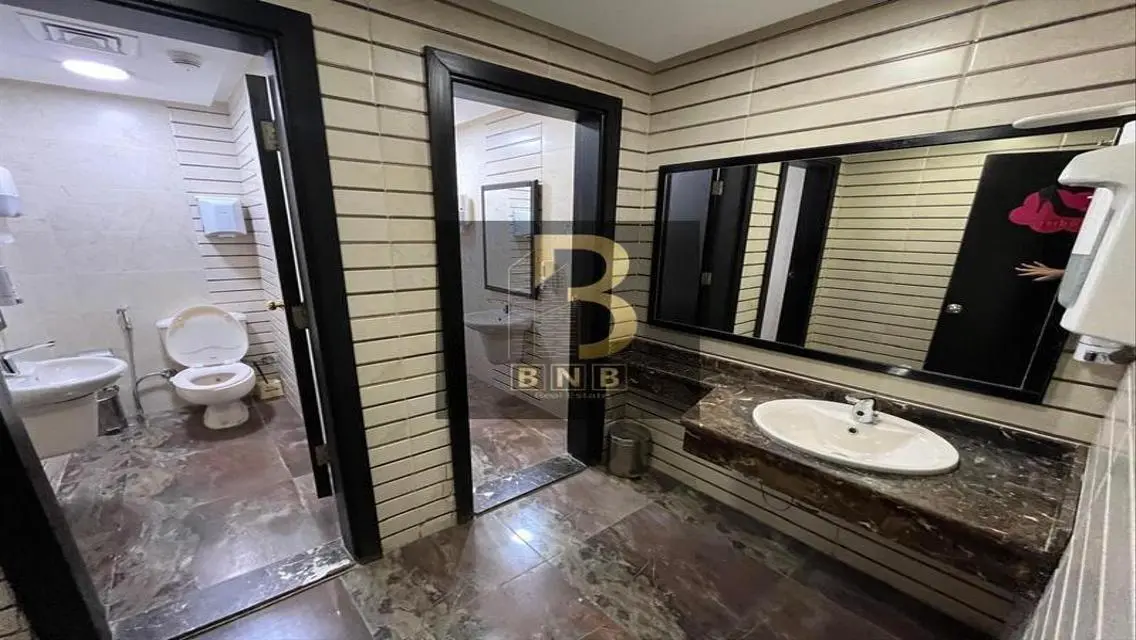 Half Administrative Floor close to 90th and Dusit