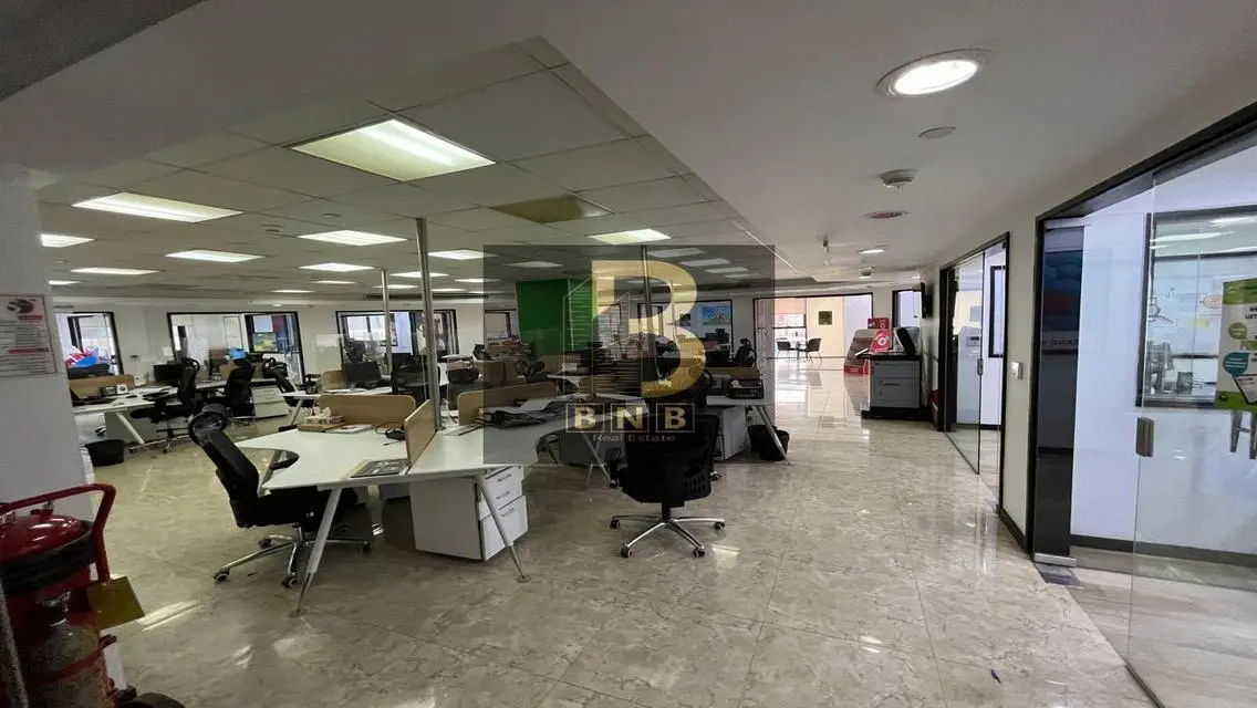 Half Administrative Floor close to 90th and Dusit