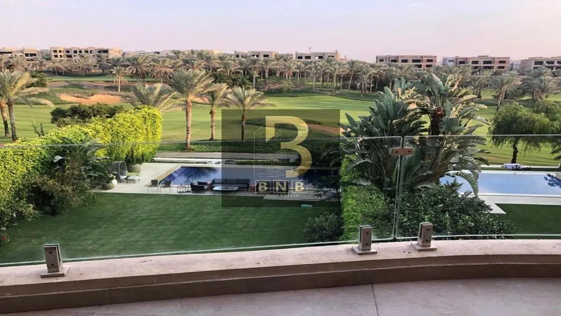 للايجار شقة صف اول عالجولف اول سكن بالاجهزة ديونز