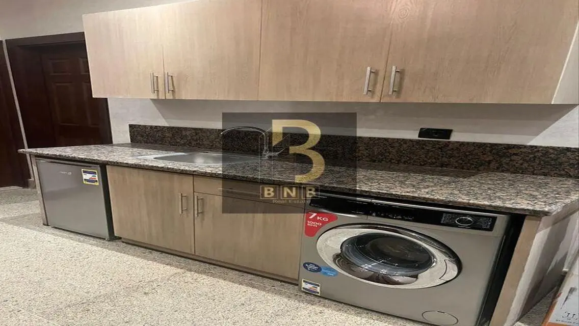 للايجار فيلا 5 غرف بالاجهزة والتكييفات فى الباتيو