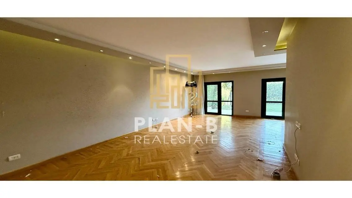 For rent ground floor apartment with garden