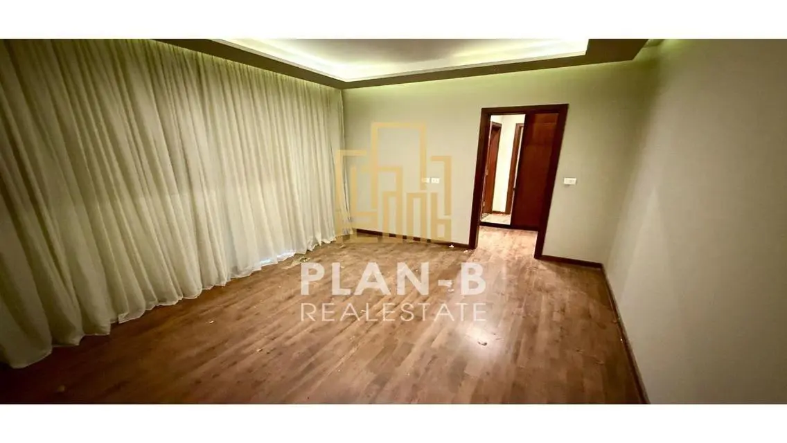 For rent ground floor apartment with garden