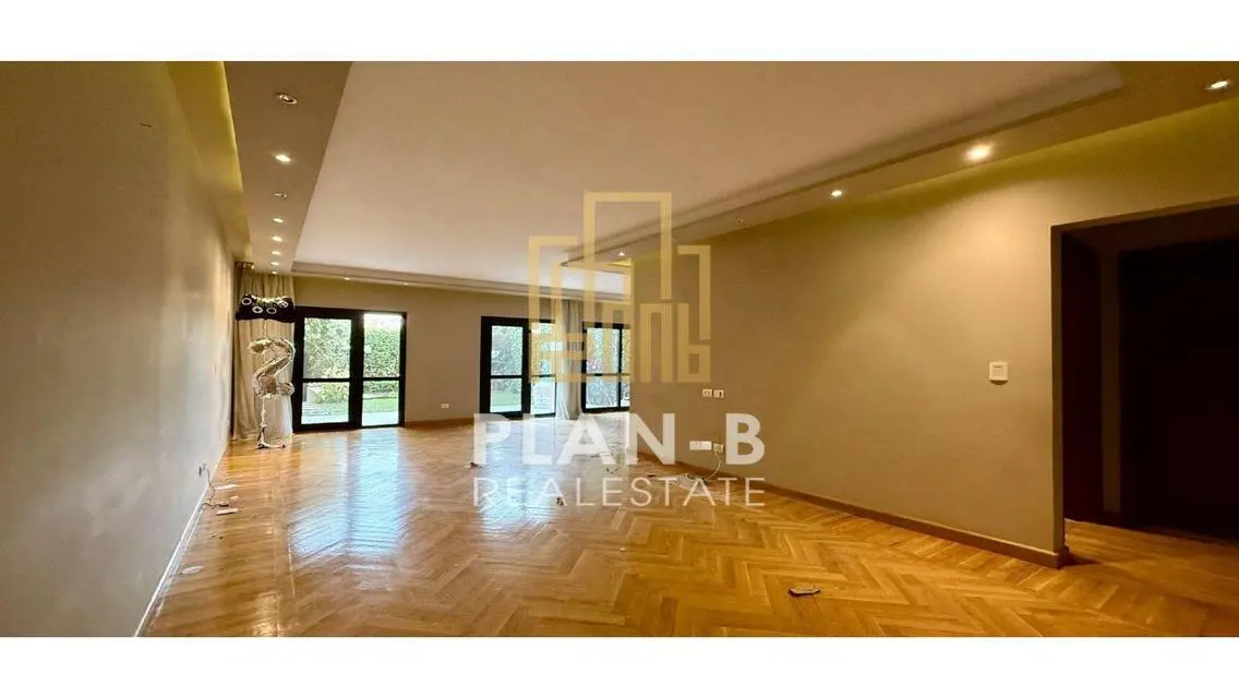 For rent ground floor apartment with garden