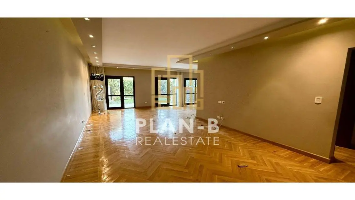 For rent ground floor apartment with garden
