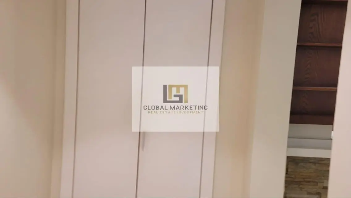 شقة للايجار برايم لوكيشن - ارضي بجاردن - في ميفيدا