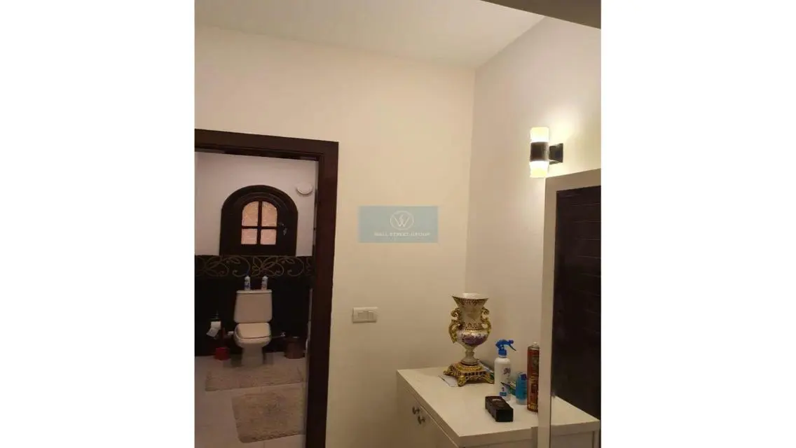 فيلا  للبيع 300م+600م الارض+300م جاردن في العبور