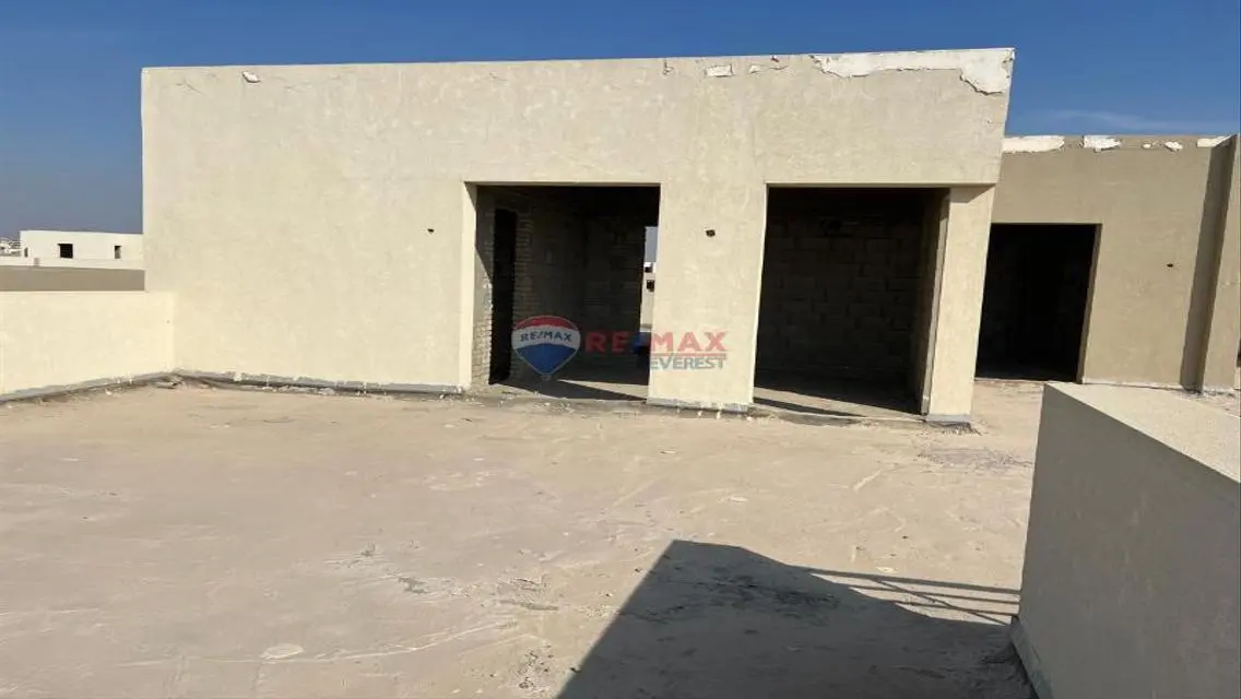 ستاندالون مميز للبيع باكبر مساحة -كمبوند ذا كراون