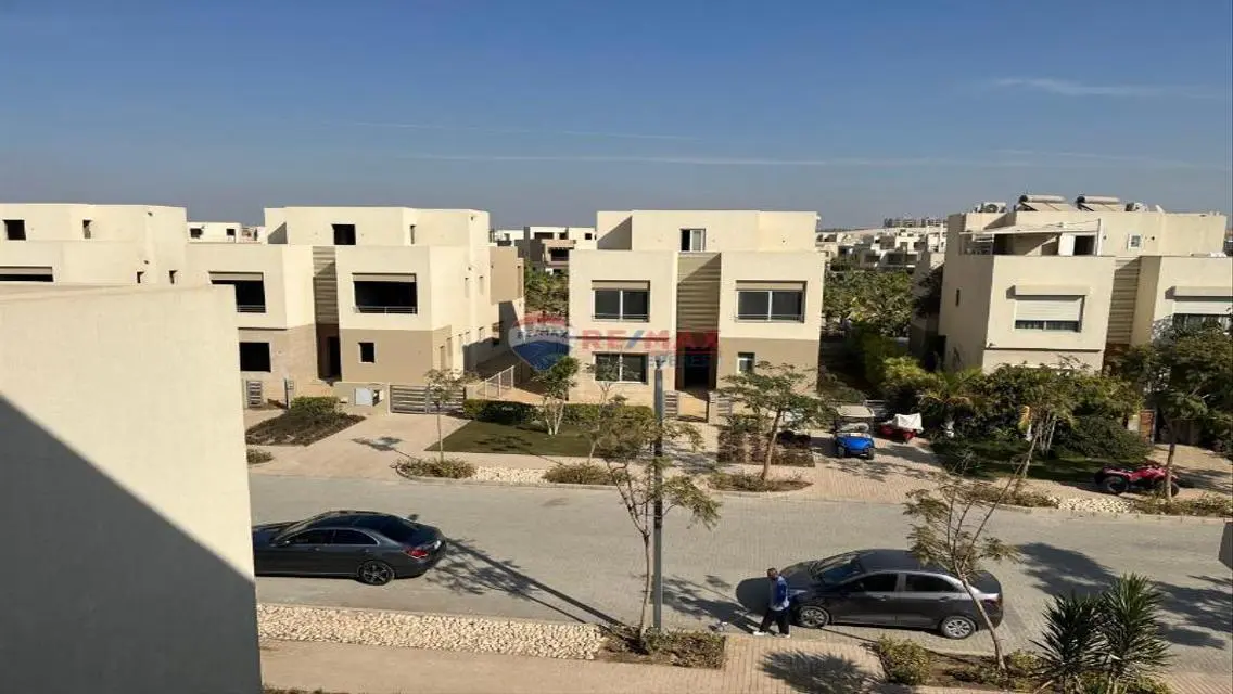 ستاندالون مميز للبيع باكبر مساحة -كمبوند ذا كراون
