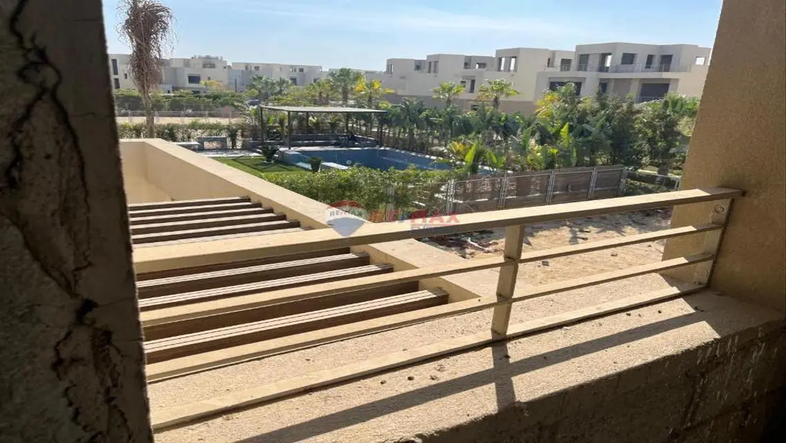 ستاندالون مميز للبيع باكبر مساحة -كمبوند ذا كراون