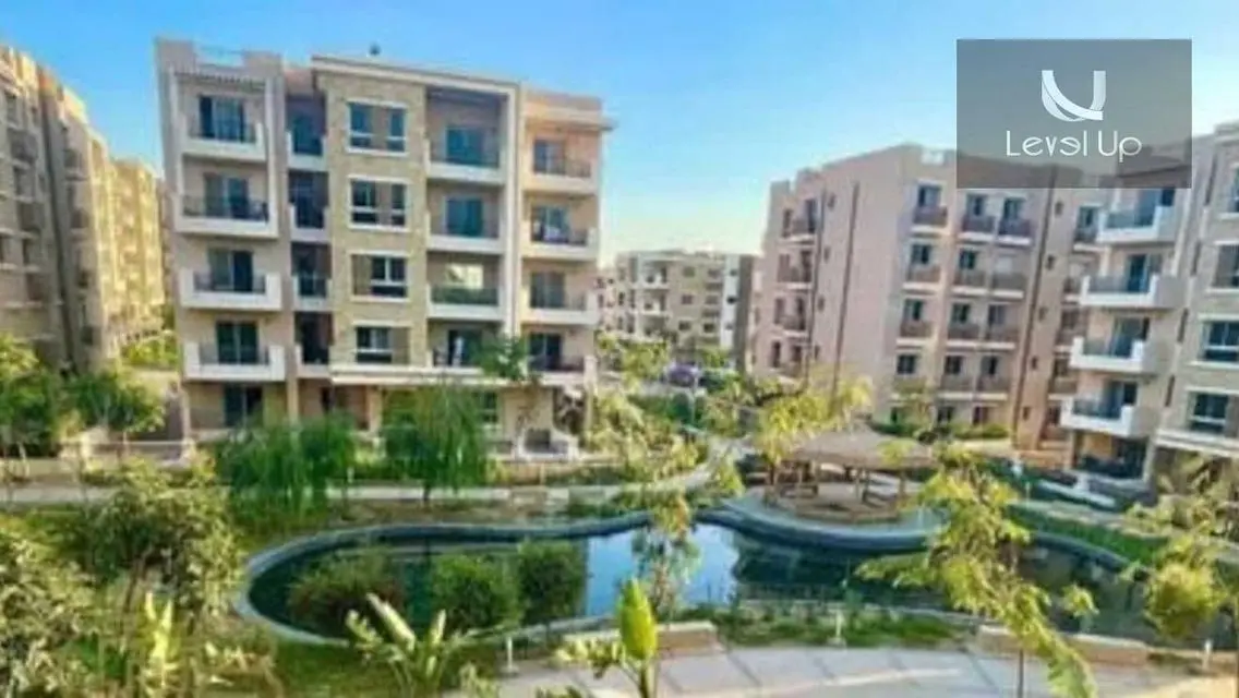 شقة بسعر لقطة للبيع ف كمبوند تاج ستي امام المطار