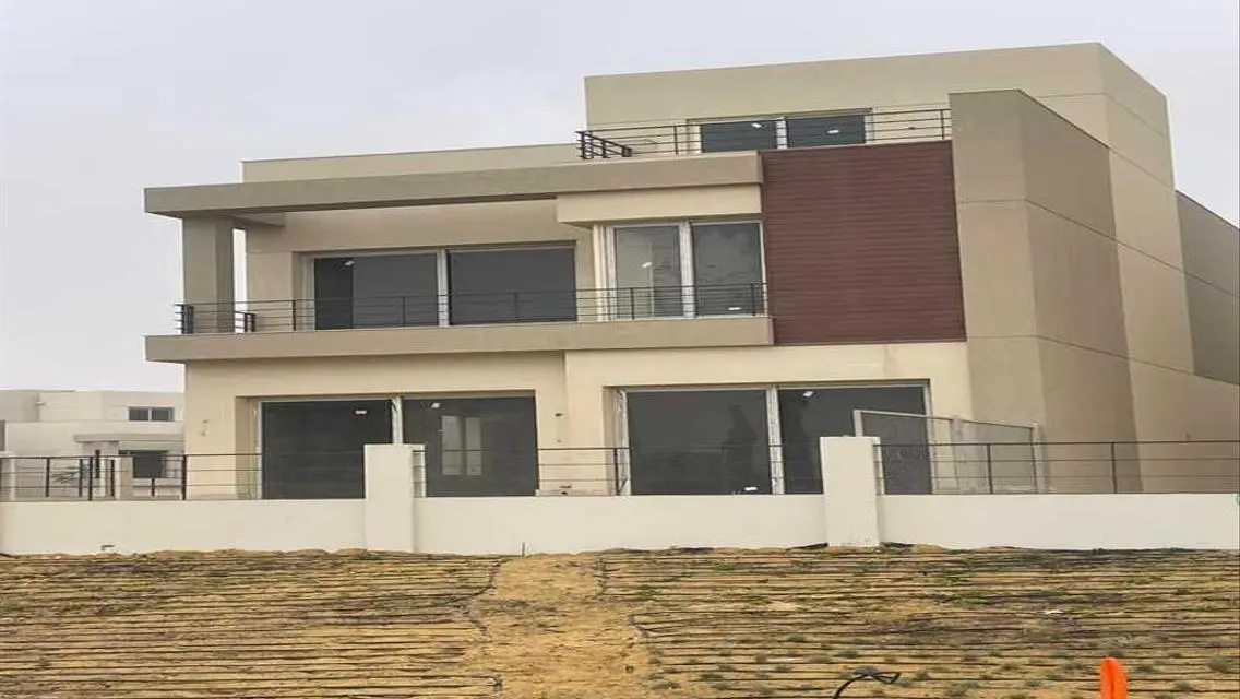 Resale good location big villa 4 bedrooms