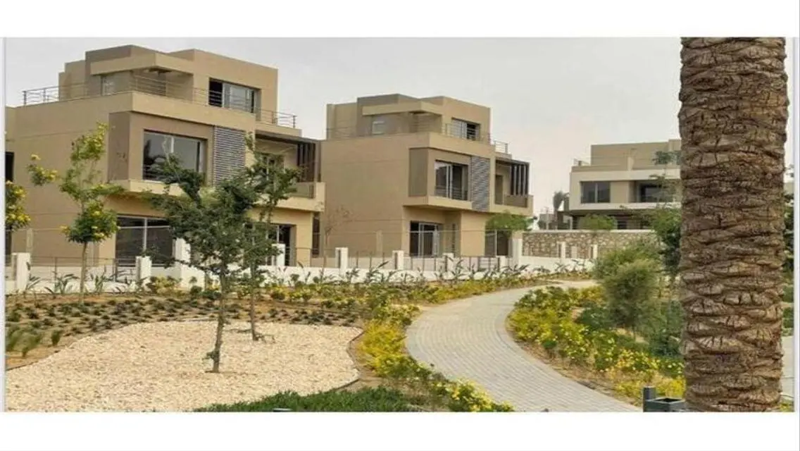 Resale good location big villa 4 bedrooms