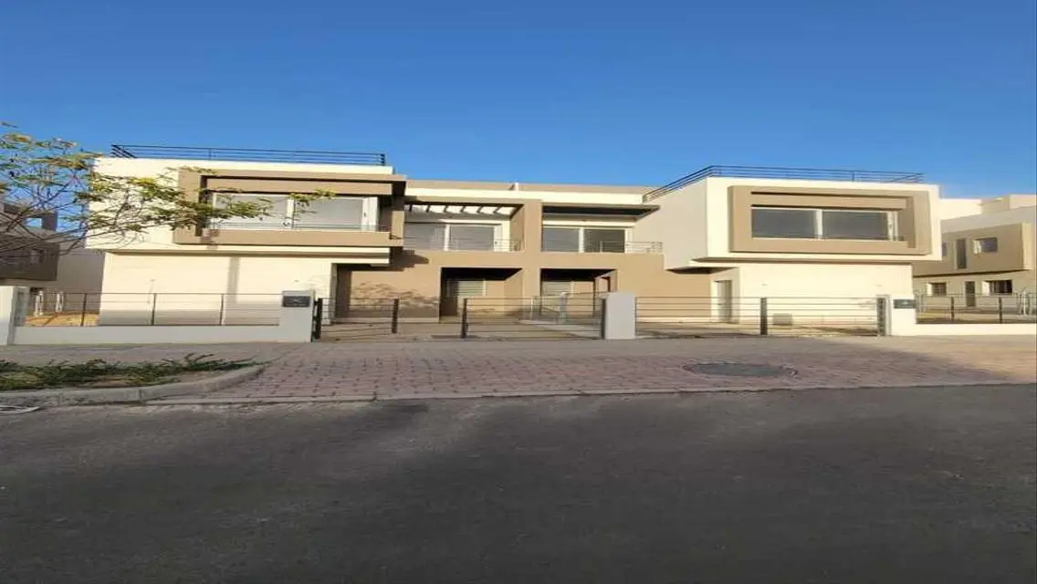 Resale good location big villa 4 bedrooms