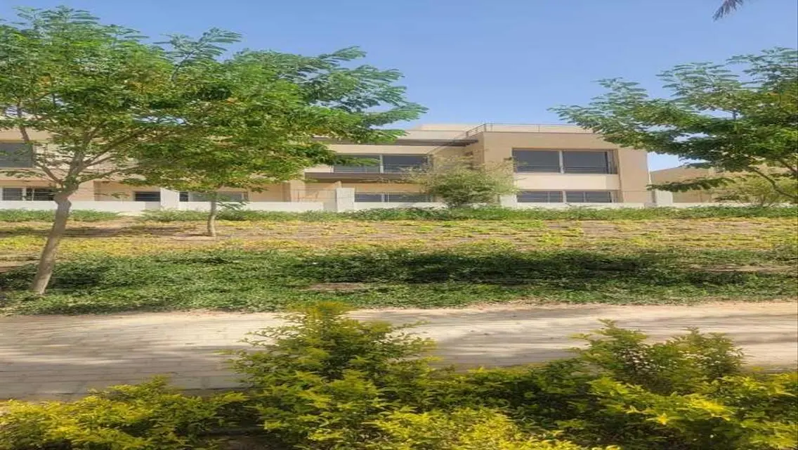 Resale good location big villa 4 bedrooms