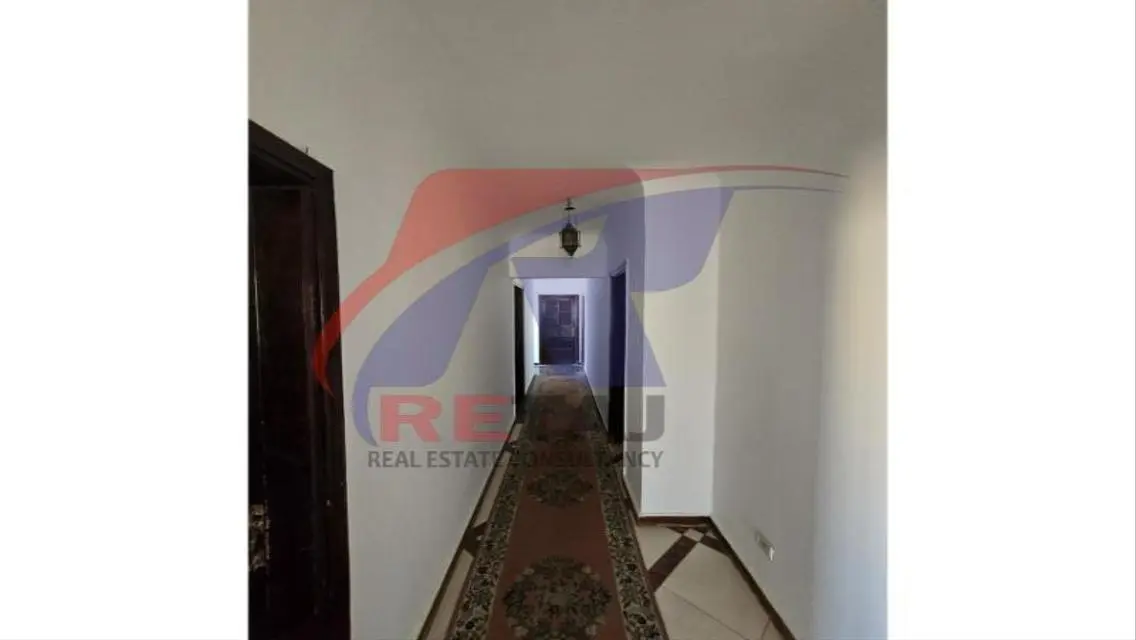 شقة مميزة بين عباس العقاد والطيران المنطقة الاولي.