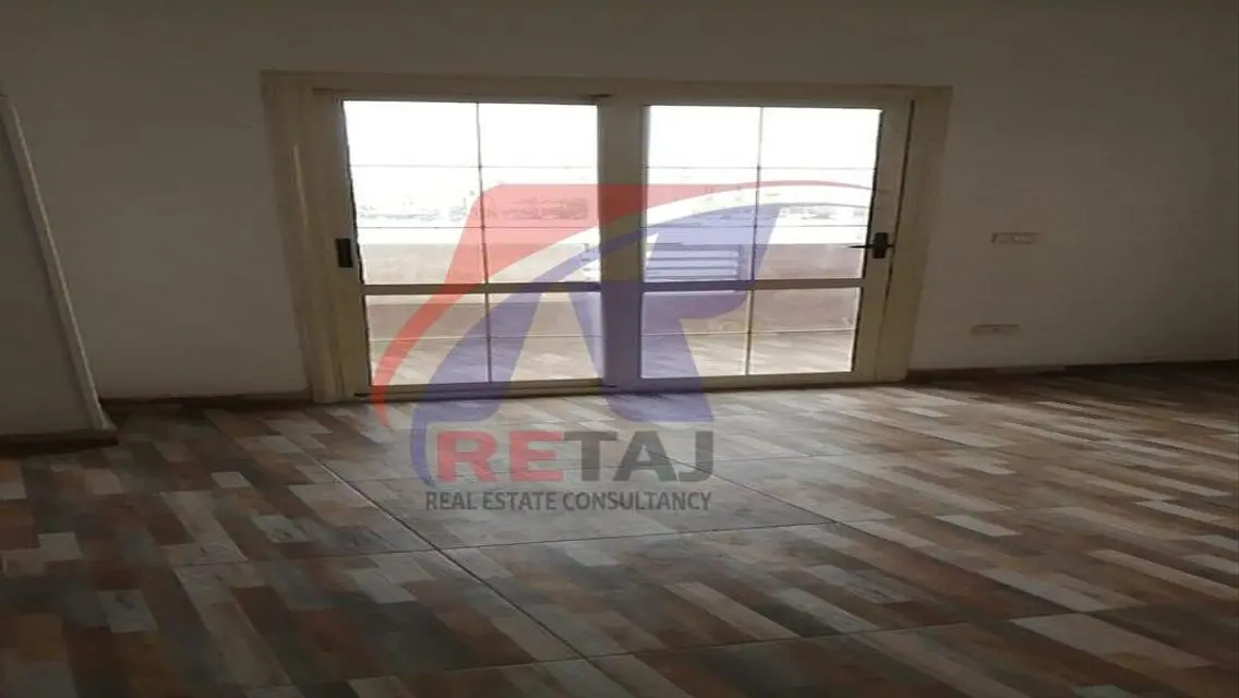 بنتهاوس للإيجار سكني أو إداري في فيلات البنفسج 10
