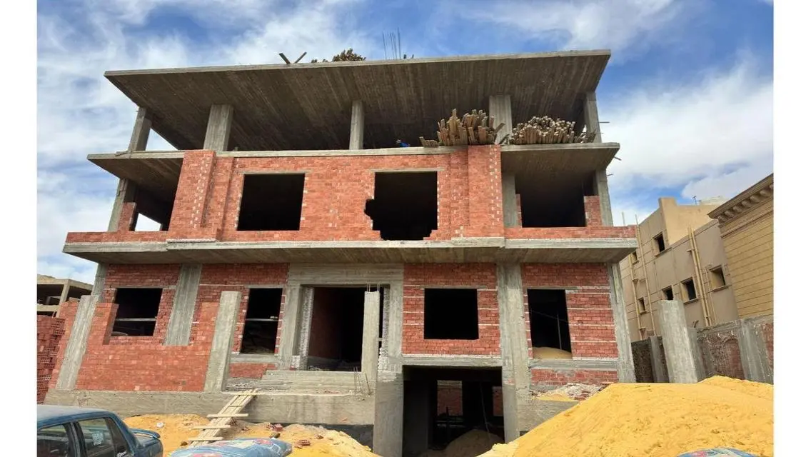 Apartment in Al-Qarnofel , villas , on the 90th