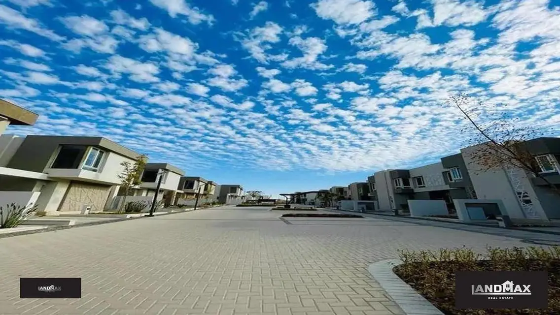 Townhouse villa for sale in installments in a prime location in Badya Palm Hills