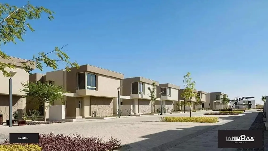 Townhouse villa for sale in installments in a prime location in Badya Palm Hills