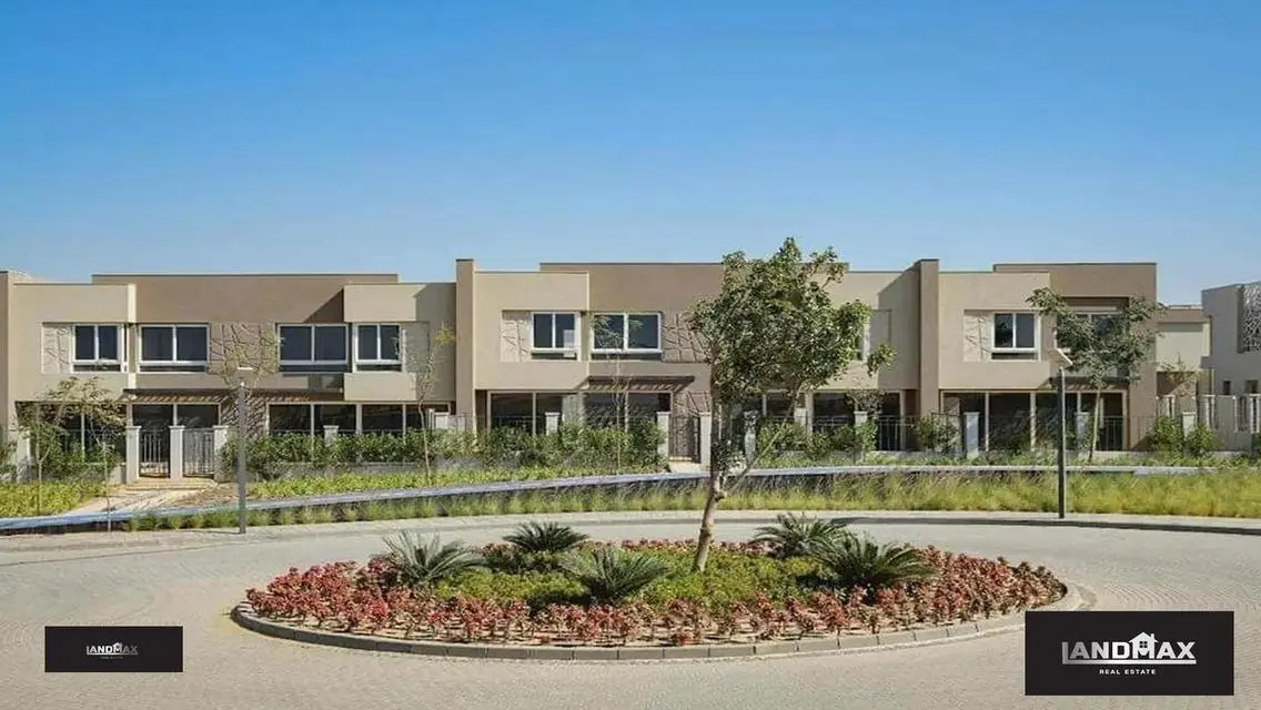 Townhouse villa for sale in installments in a prime location in Badya Palm Hills