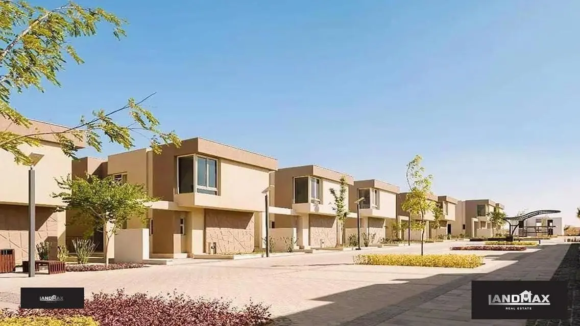 Townhouse villa for sale in installments in a prime location in Badya Palm Hills