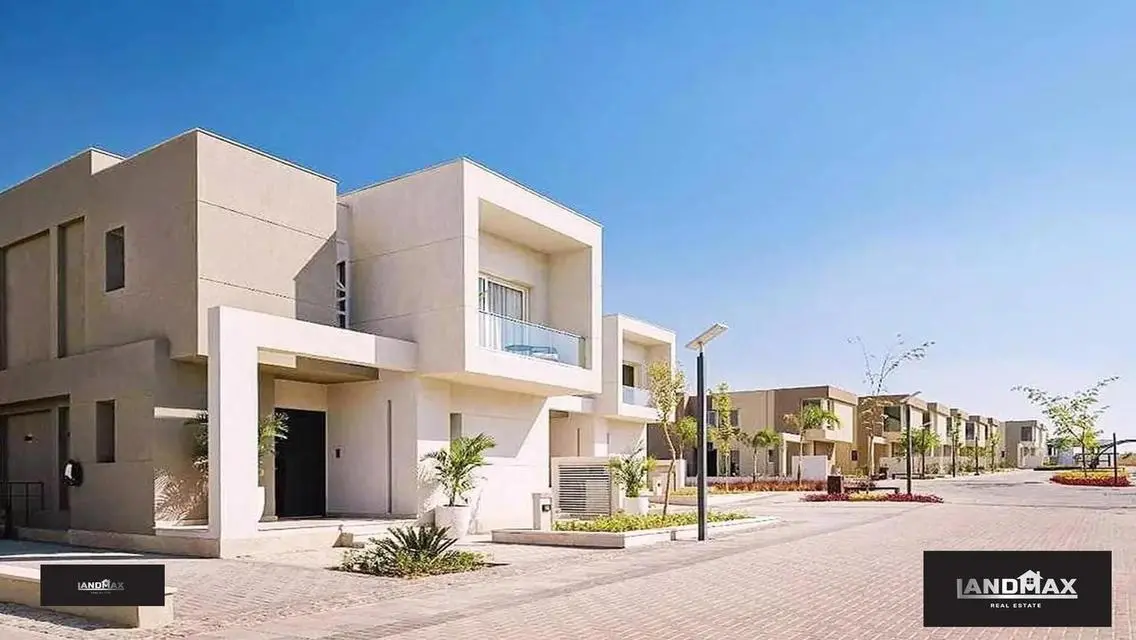 Townhouse villa for sale in installments in a prime location in Badya Palm Hills