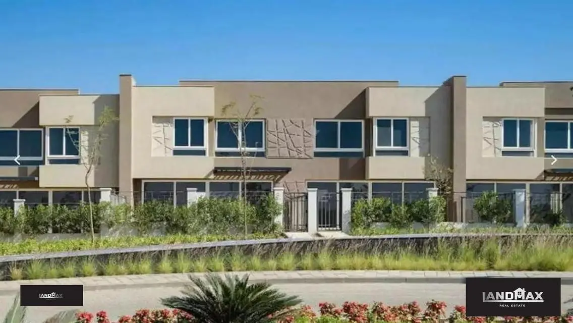 Townhouse villa for sale in installments in a prime location in Badya Palm Hills