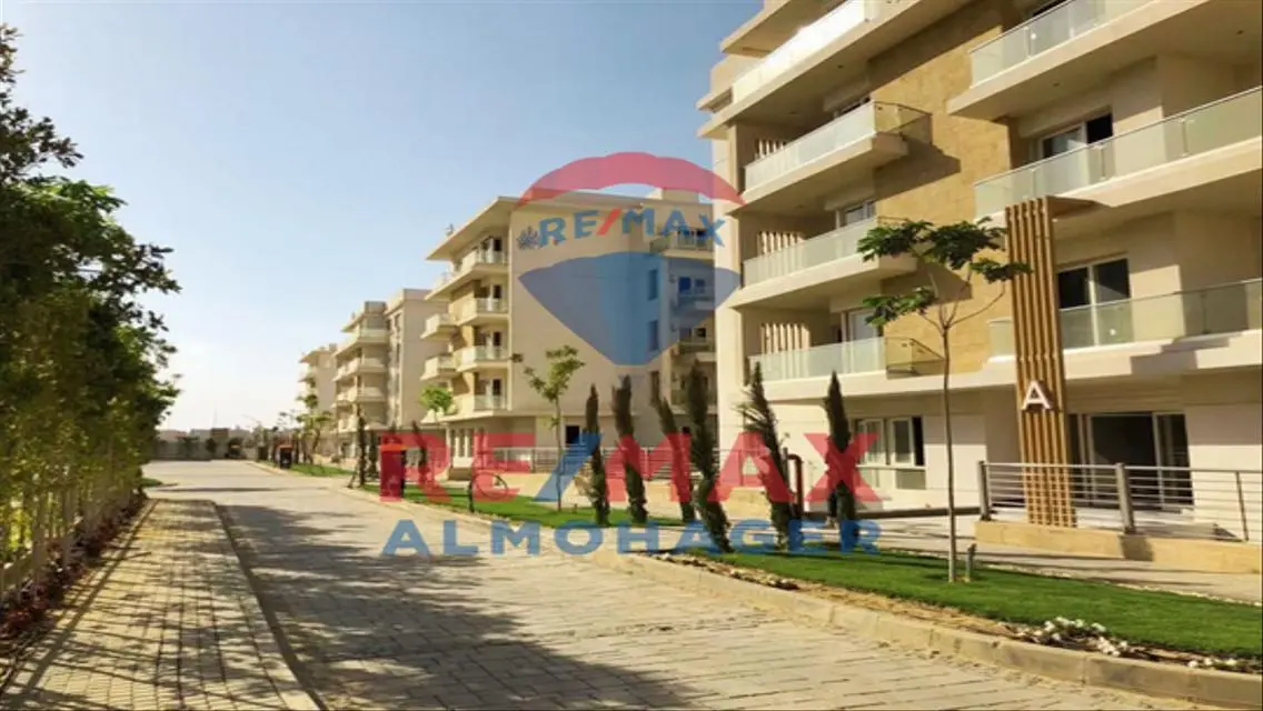 شقة فاخرة مع حديقة خاصة في قلب المدينة