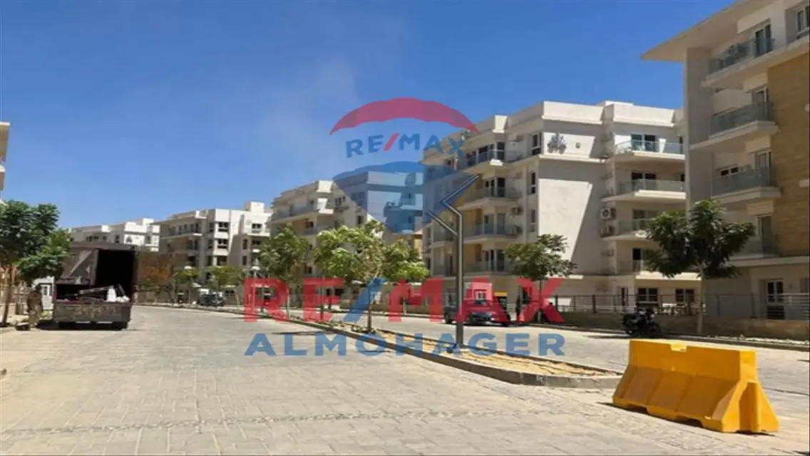 شقة فاخرة مع حديقة خاصة في قلب المدينة