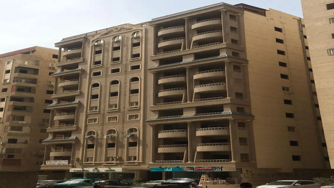 للبيع محل تجارى 220 م دور ارضى مرخص تجارى واجهه امامية الشطر 13 زهراء المعادى