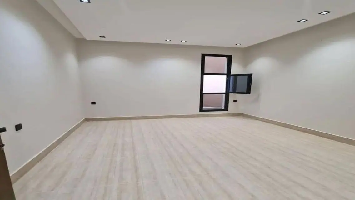 Luxury Finished apartment +garden in Village West