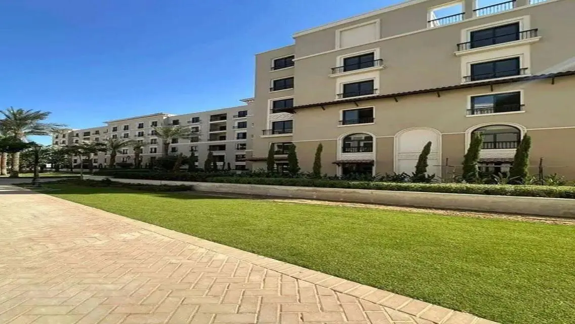Luxury Finished apartment +garden in Village West
